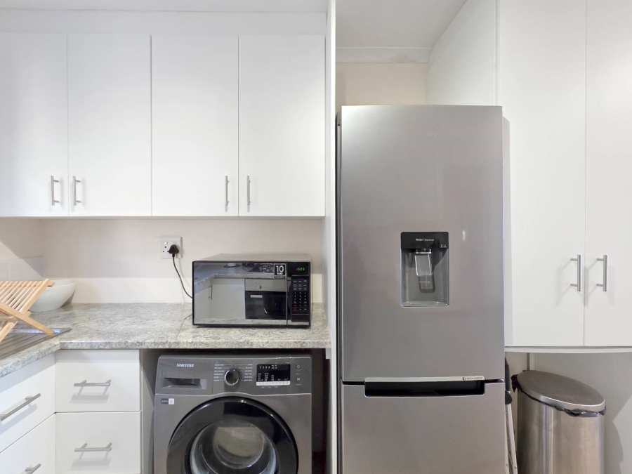 2 Bedroom Property for Sale in Vredehoek Western Cape